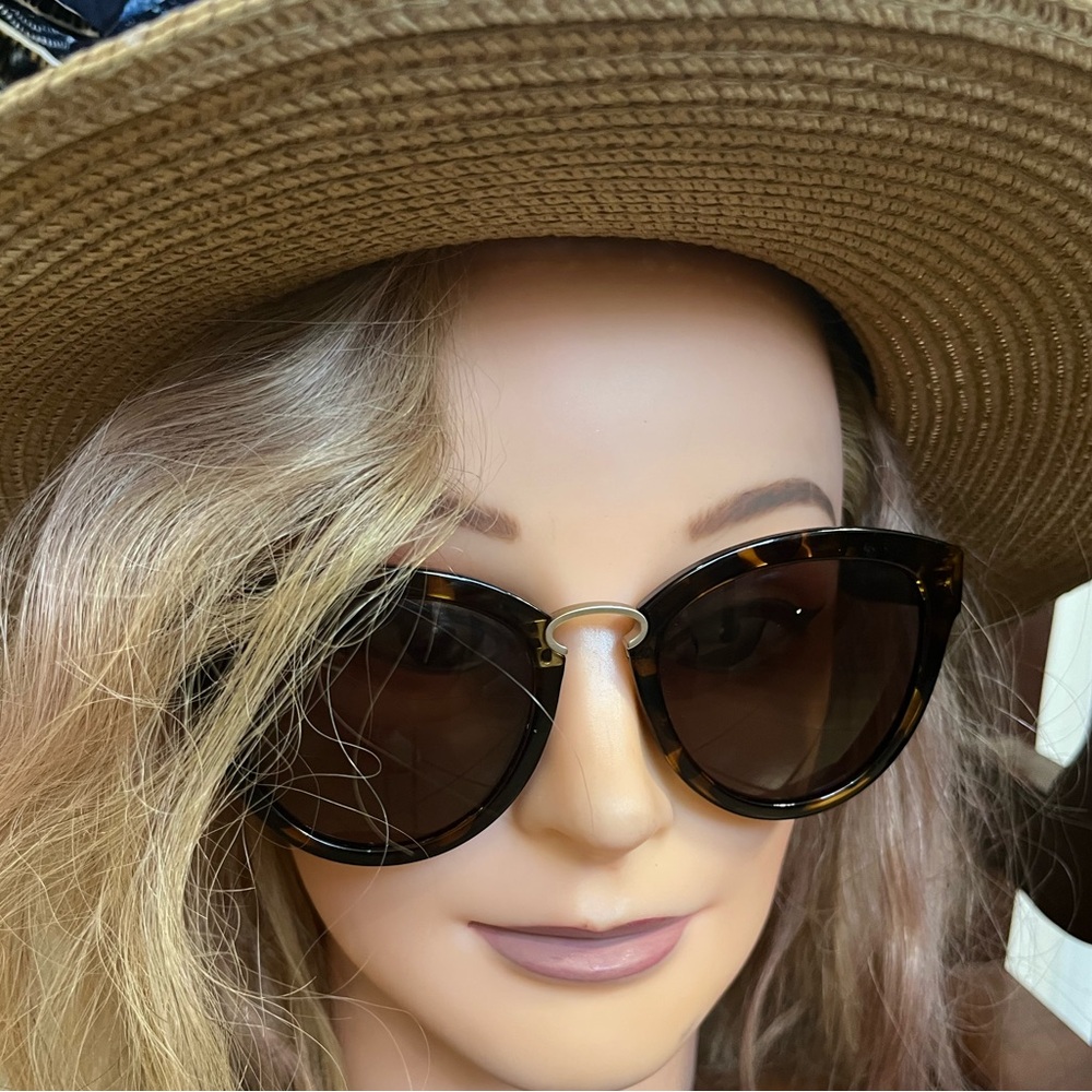 Sunglasses Cat Eye style Peppers gold trim polarized lens